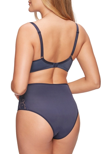Look Sutiã com Aro e sem Bojo W Triumph Brigitte 24785 Taça B + Calcinha Alta Brigitte Maxi Triumph 24788