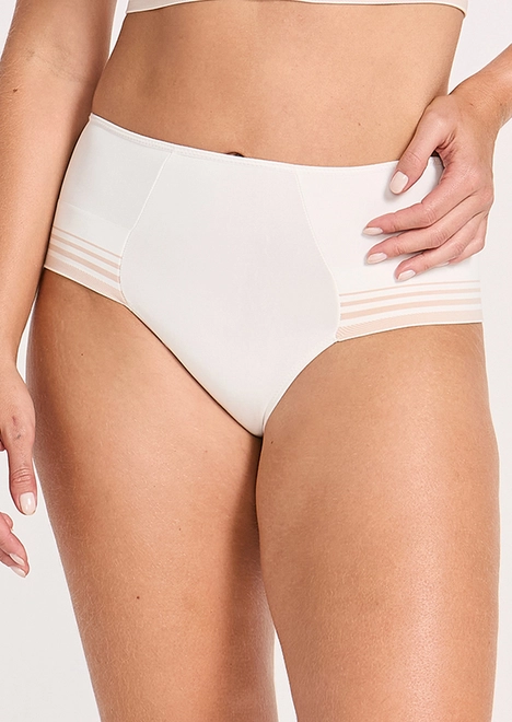 Look Sutiã com Aro e Bojo Liz 51832 Taça B + Calcinha Hot Pant Liz 50830