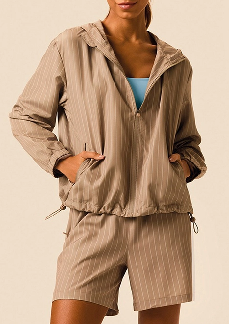 Look Jaqueta Feminina Corta Vento Malwee Active 1000139914 + Bermuda Feminina Reta Malwee Active 1000139907
